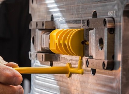 Литье пластмасс под давлением – как устроен процесс и от чего зависит результат